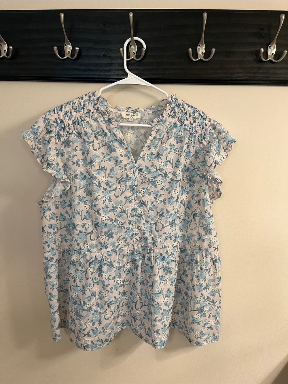 Umgee White and Blue Floral Smocked Flutter Sleeve Blouse